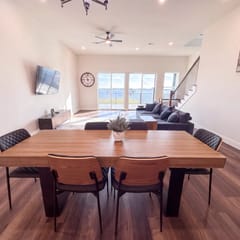 Luxurious Lakefront Retreat at NASA Space & Kemah