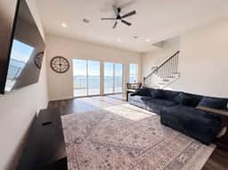 Luxurious Lakefront Retreat at NASA Space & Kemah