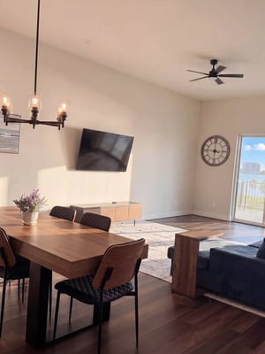 Sleeps 8 to 10