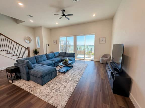 New Modern Lakeview Townhome | Near NASA & Kemah