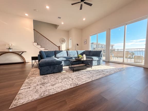 New Modern Lakeview Townhome | Near NASA & Kemah